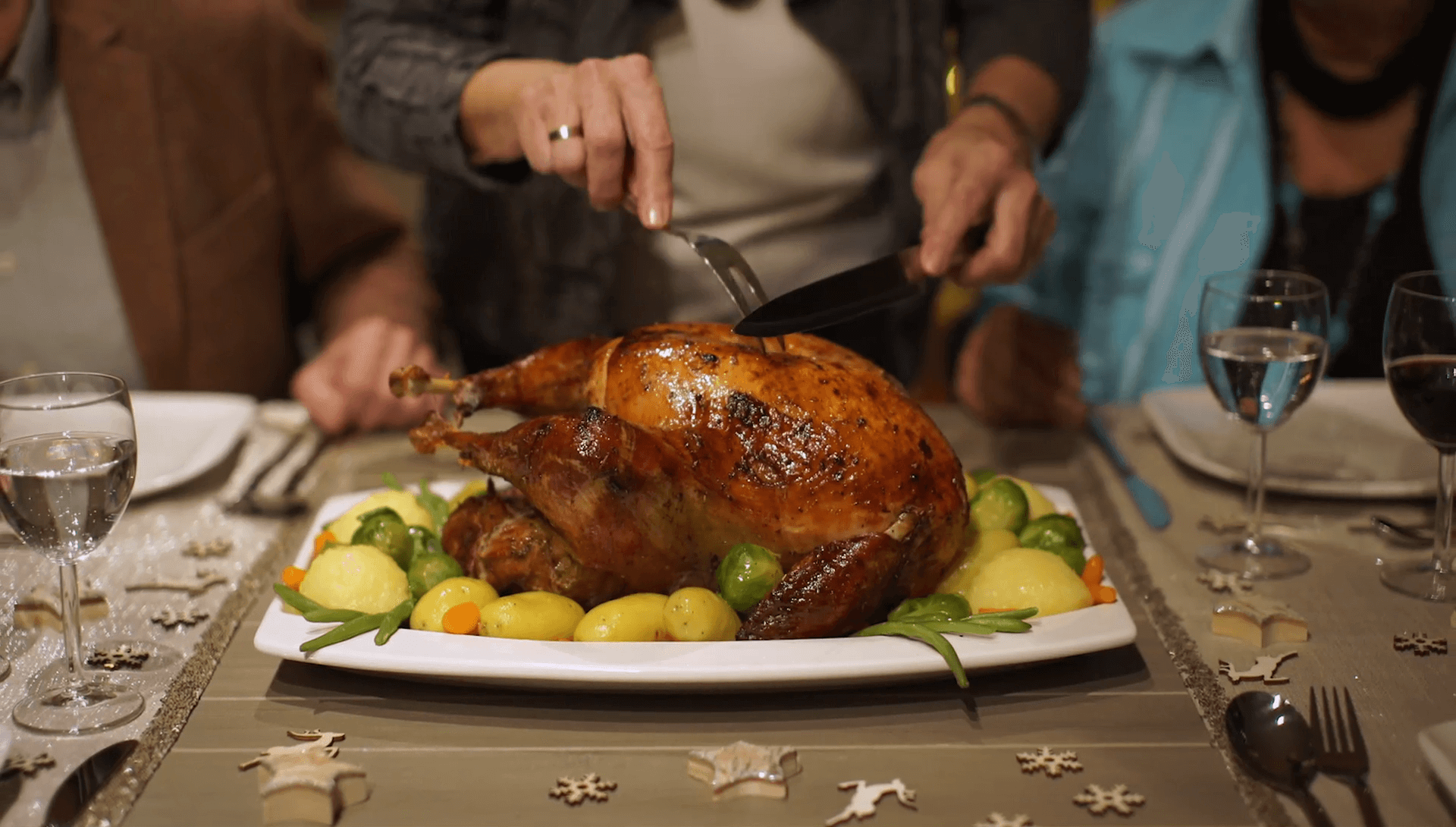 L&rsquo;itinéraire inversé d&rsquo;une dinde de l&rsquo;assiette au couvoir, en vidéo