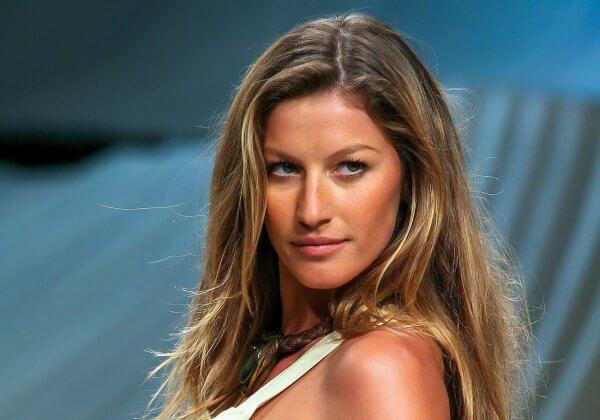 Vogue Paris célèbre la fausse fourrure avec Gisele Bündchen