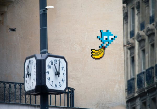 Paris décorée de messages pro-légumes par Invader