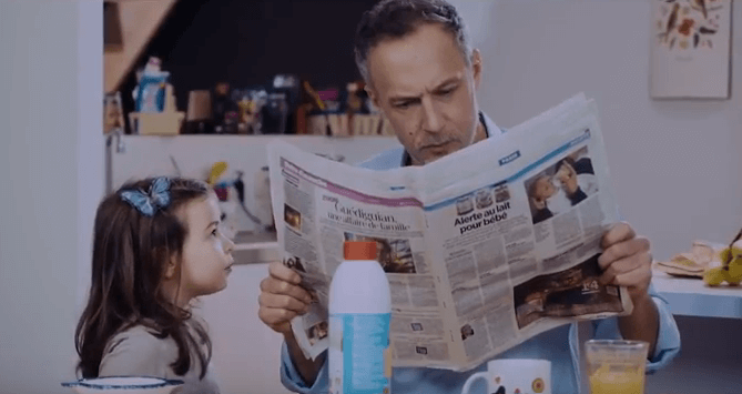 « Papa, c’est quoi cette bouteille de lait ? » : la parodie factuelle
