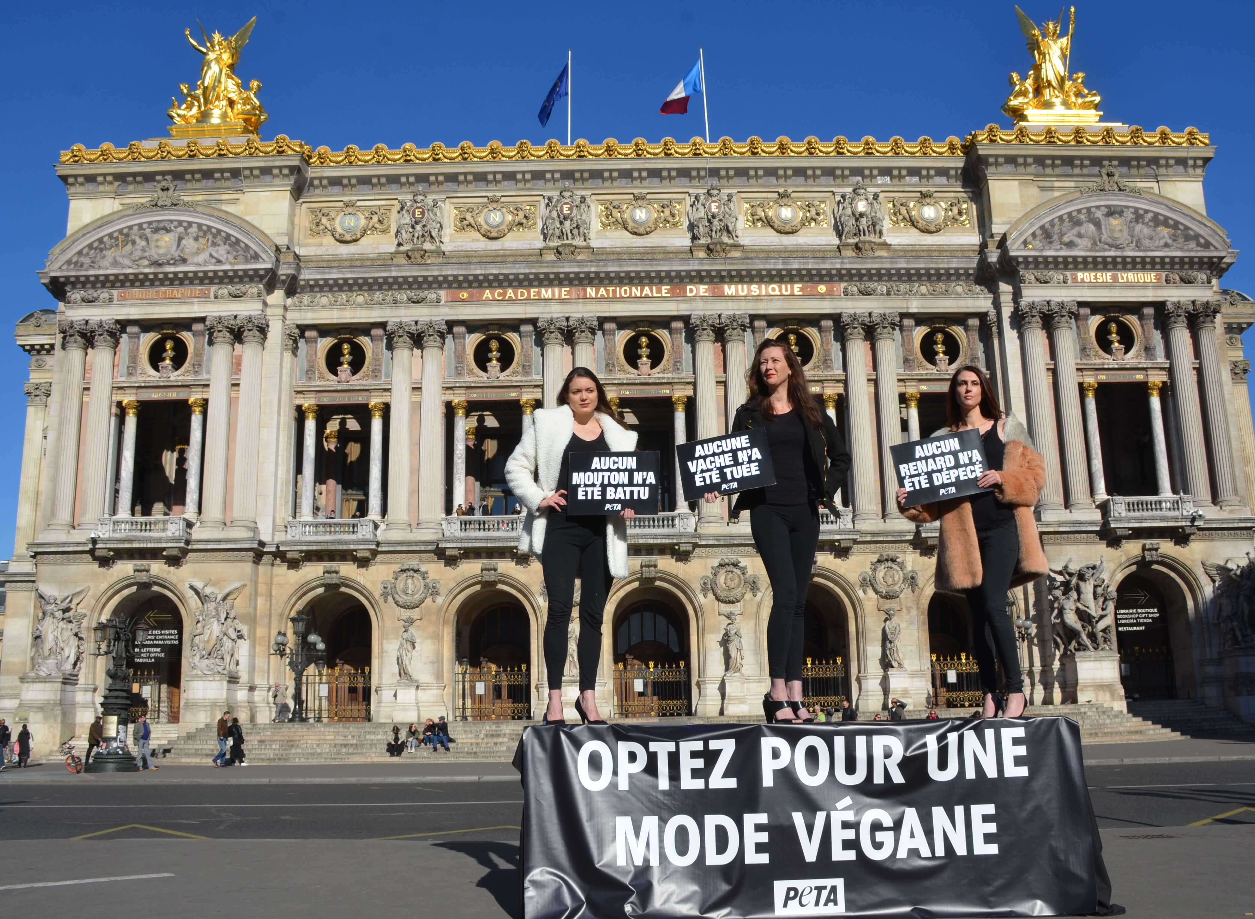 Un podium de haute couture végane s’érige à la Paris Fashion Week