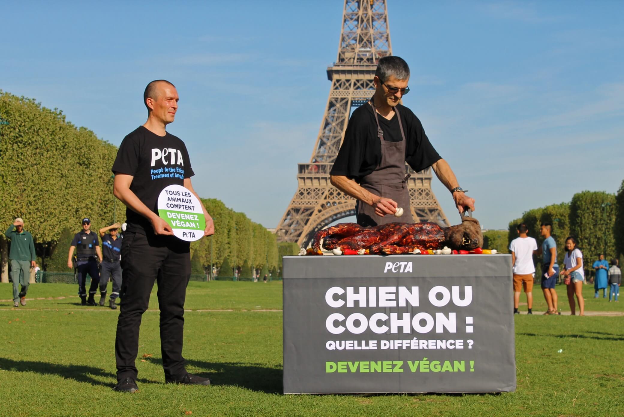 Barbecue choc : des végans font griller un « chien » en plein Paris