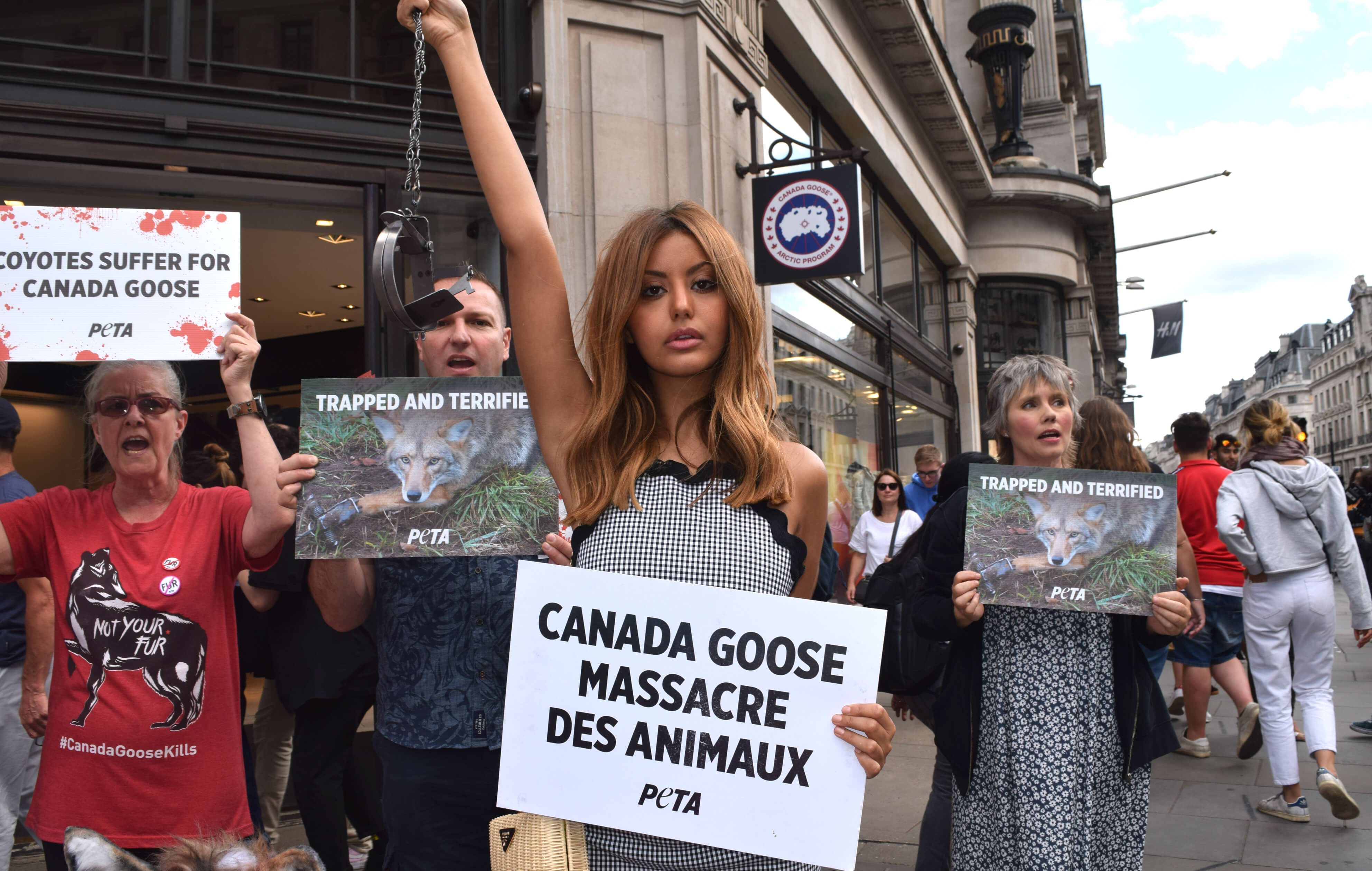 Zahia Dehar dénonce la cruauté de Canada Goose