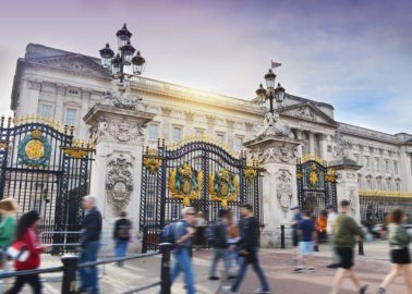 Un fabricant français de textiles végans pourrait remplacer la fourrure des manteaux de cérémonie de la reine d’Angleterre