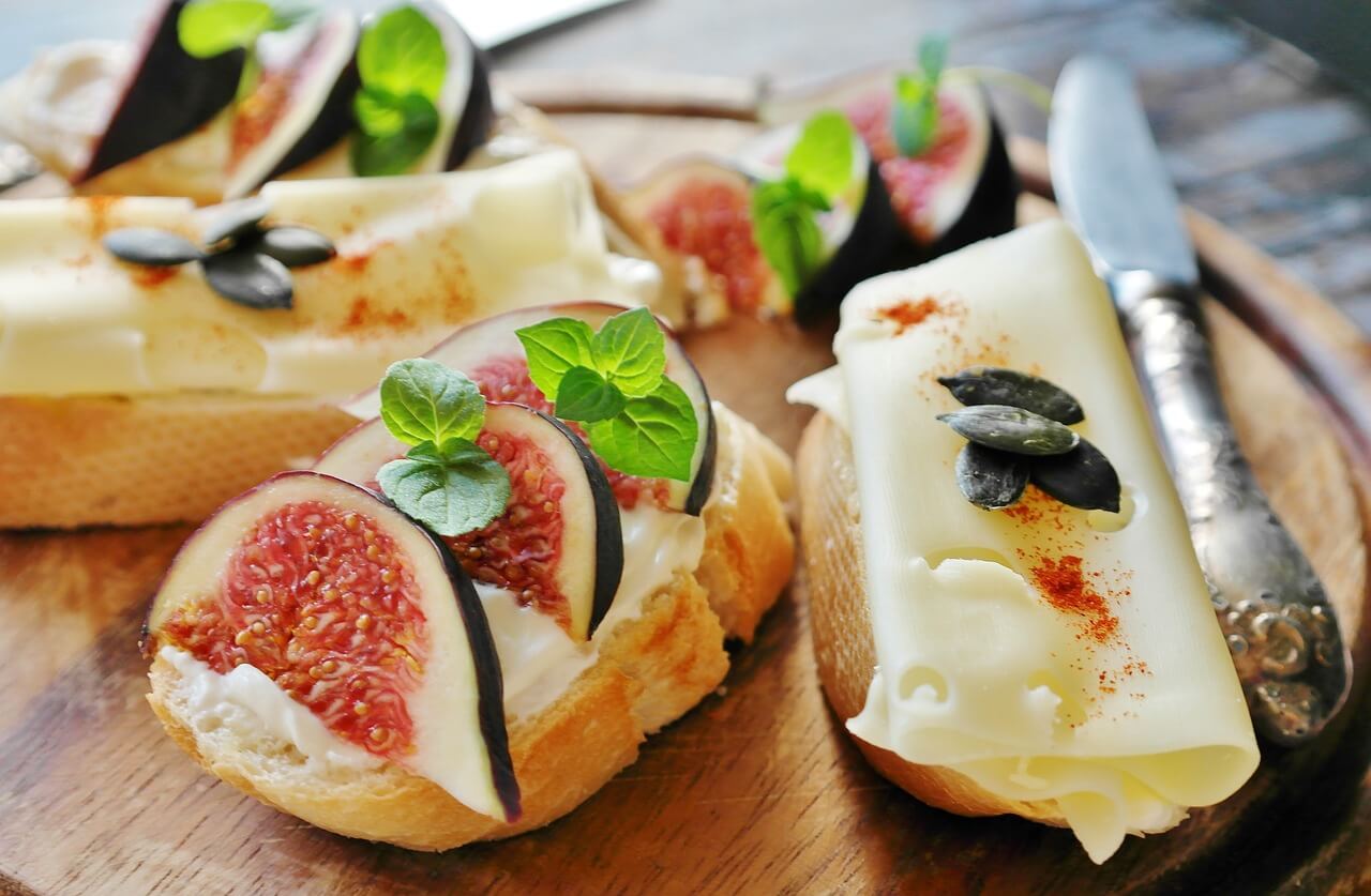 PETA demande aux moines de l’Abbaye de Cîteaux de faire preuve de compassion envers les autres créatures de Dieu en passant aux fromages végans