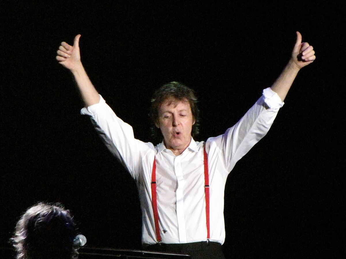 L’ambassadeur de PETA, Sir Paul McCartney, lance un appel à défendre l’interdiction des tests sur les animaux