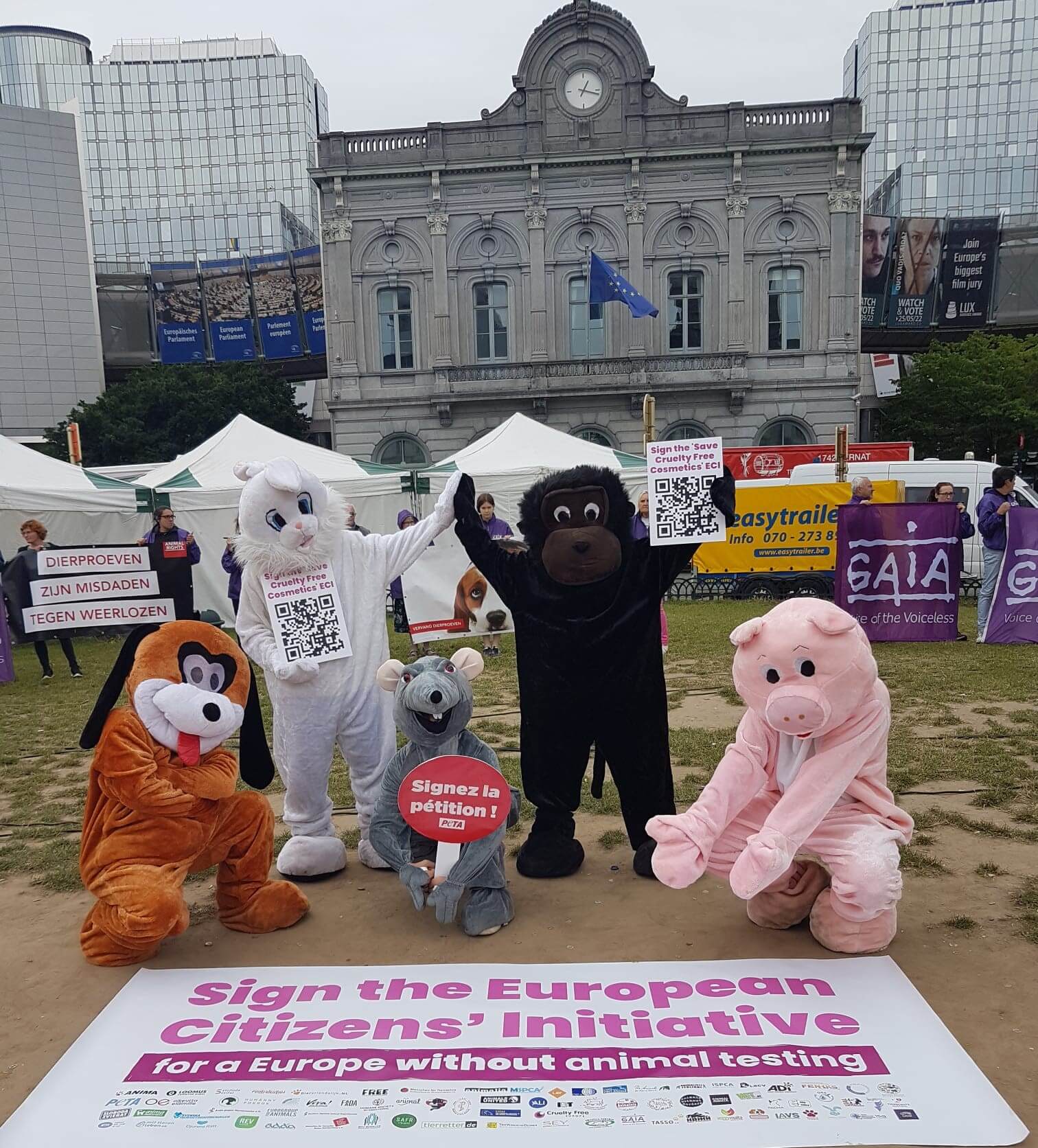 Des « animaux » dansants demandent au Parlement européen la fin de l’expérimentation animale