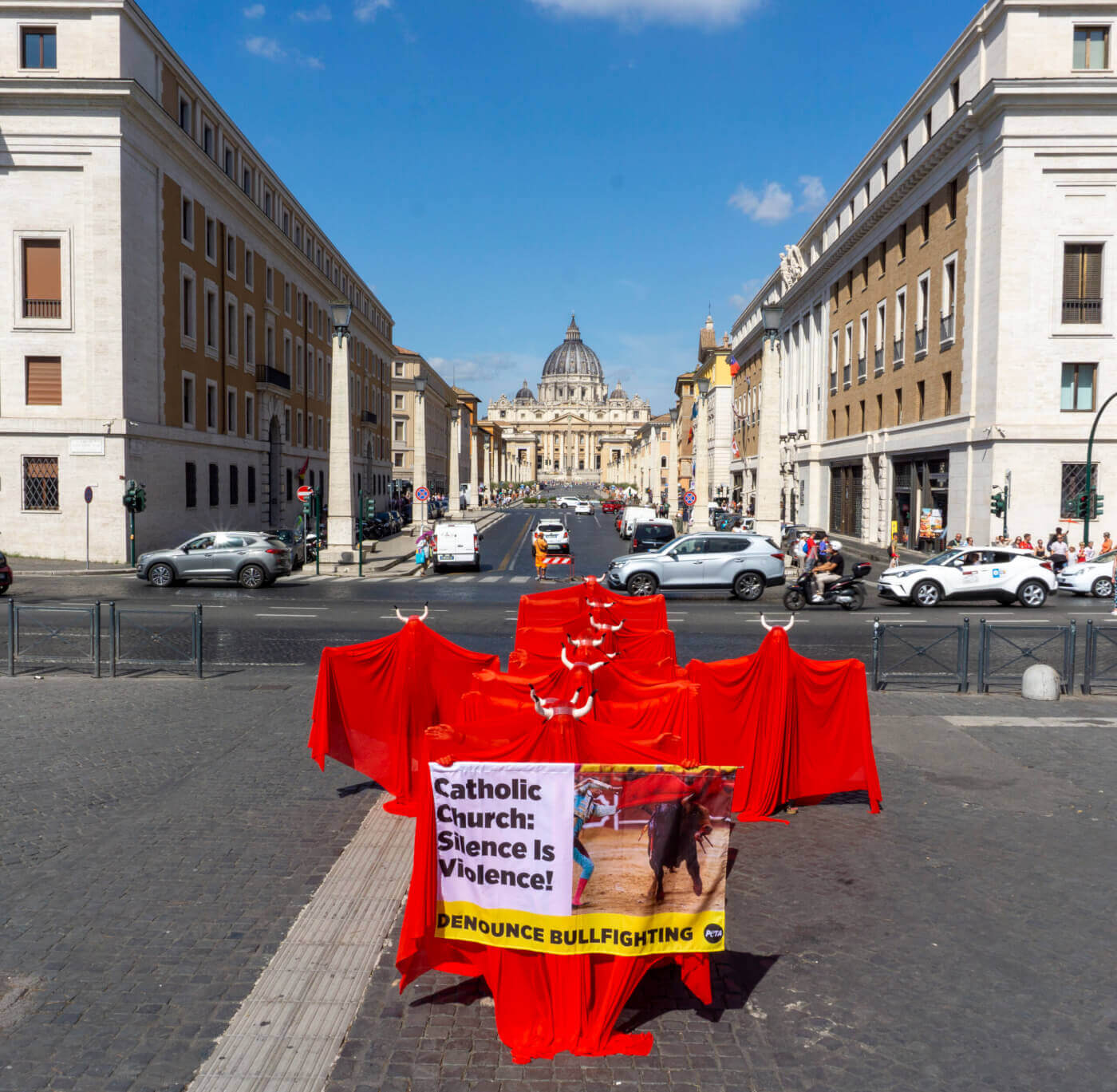 Vatican – Des militants appellent le pape François à dénoncer la torture des taureaux