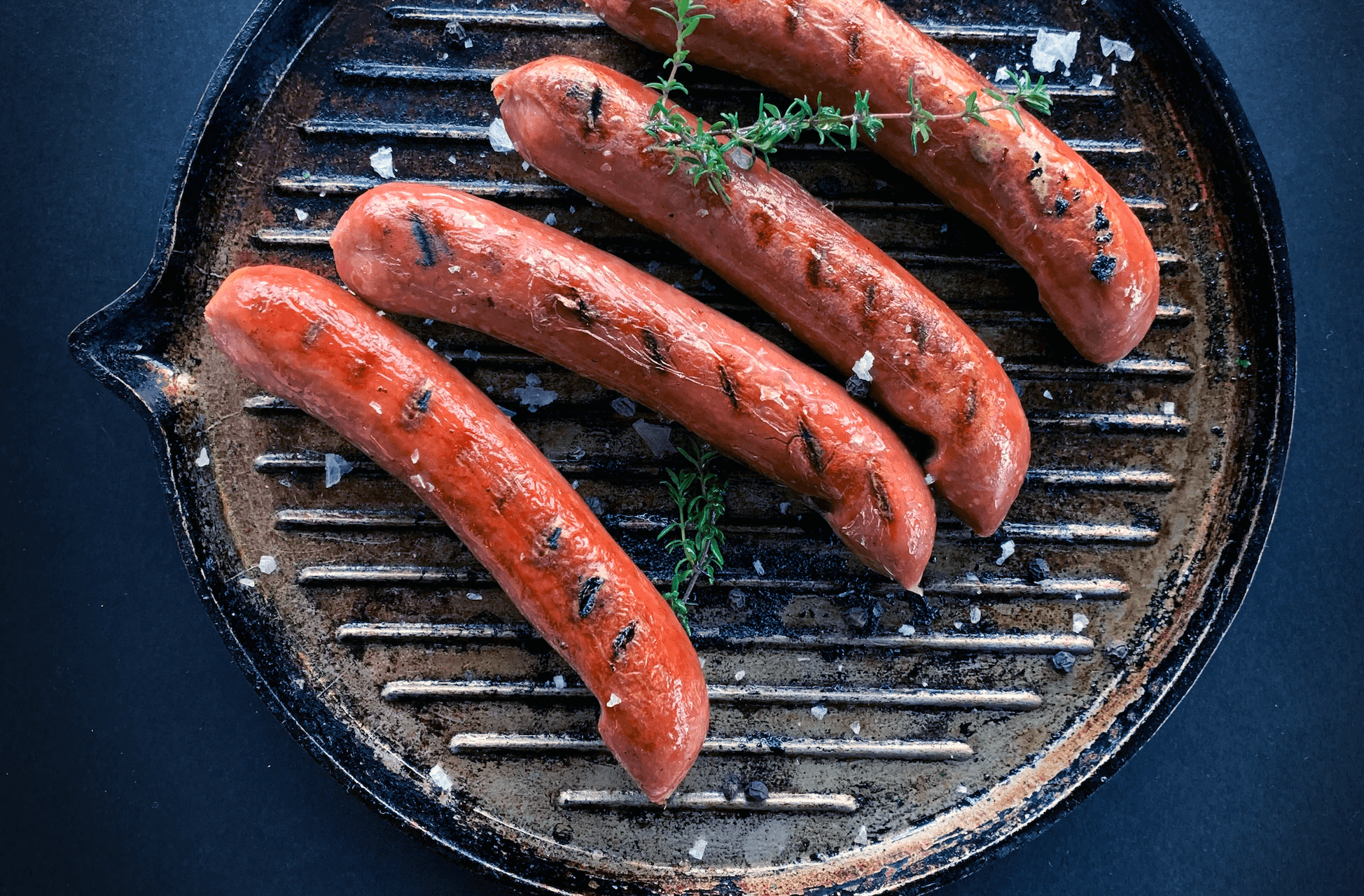 « Chair de cadavre », « boyau fourré » : PETA met Fesneau au défi d’étiqueter honnêtement les produits carnés