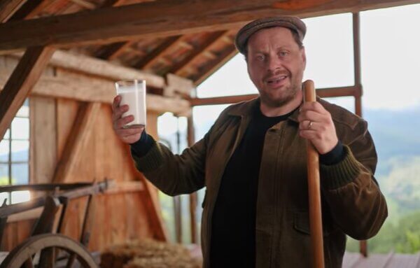 PETA soutient les agriculteurs français dans une nouvelle vidéo