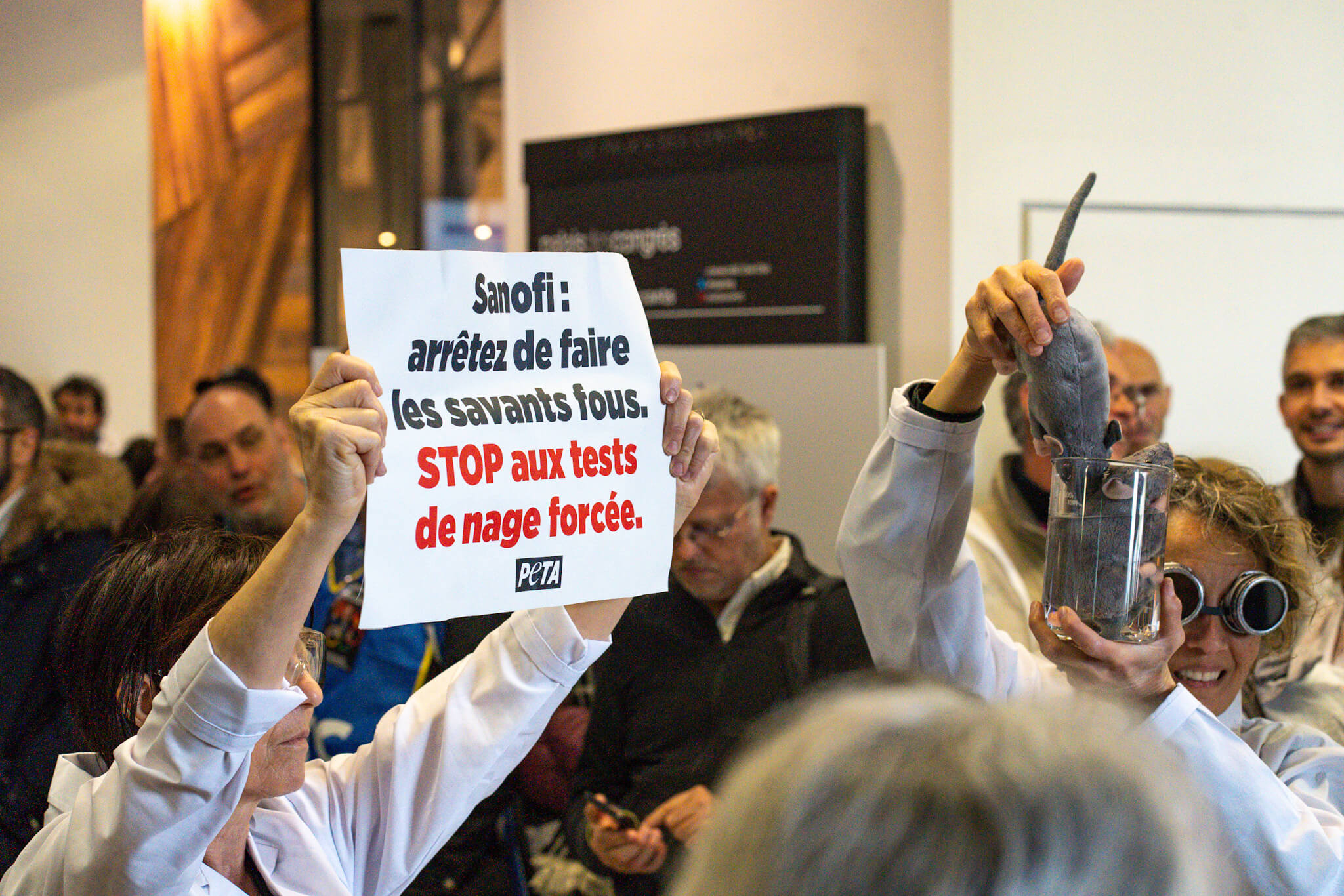 Sanofi subit des pressions de PETA États-Unis au sujet des tests de quasi-noyade