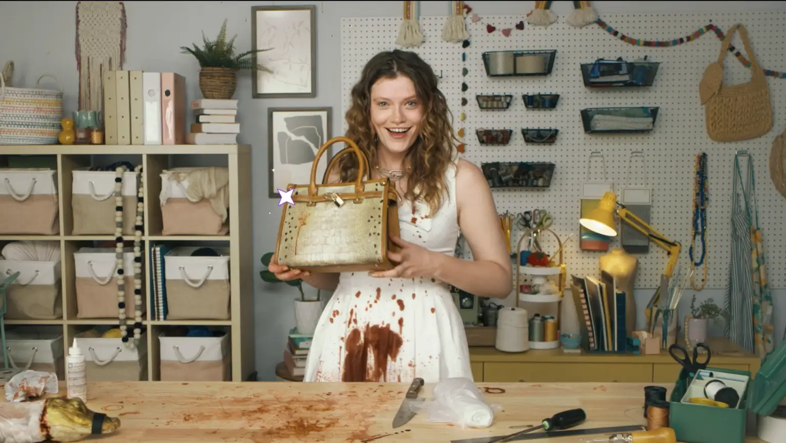 Satire : une « influenceuse » vous montre comment faire un sac Birkin d’Hermès